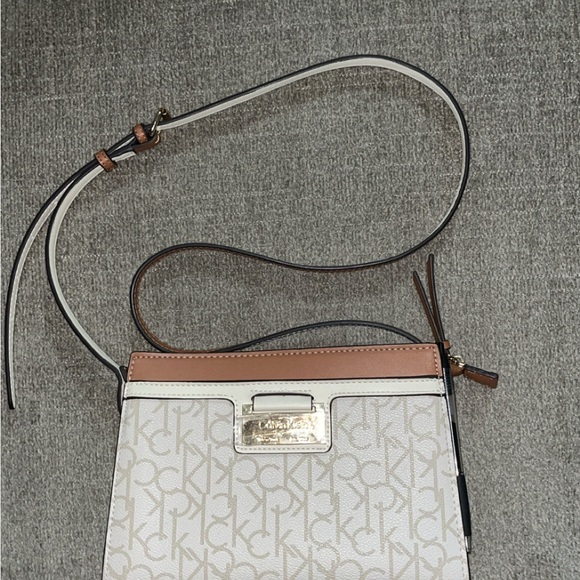 Calvin Klein White and Tan Crossbody Bag Like New - Picture 1 of 14